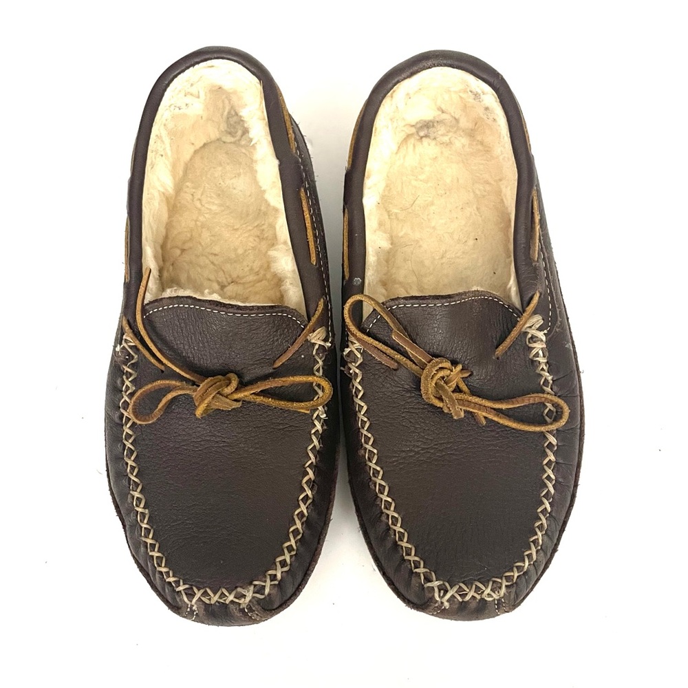 Minnetonka Sheepskin Lined Slippers in Chocolate Brown, Size 11